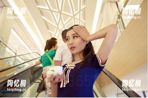 当爱丝遇上纯肉色美图，简直是个视觉的‘小陷阱’！