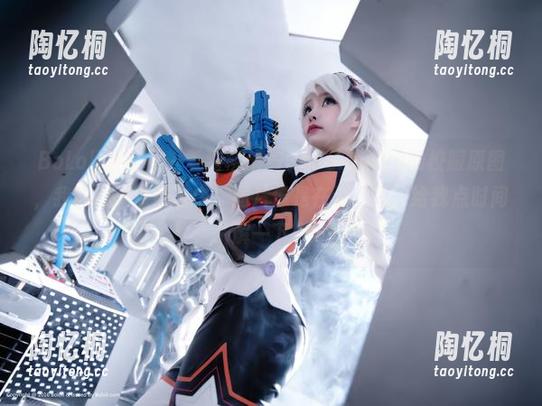 BoLoli菠萝社 - 看到柳侑绮Sevenbaby的校服原图，我的心突然被击中，图片像是在说‘来，给我点时间，了解一下你’！