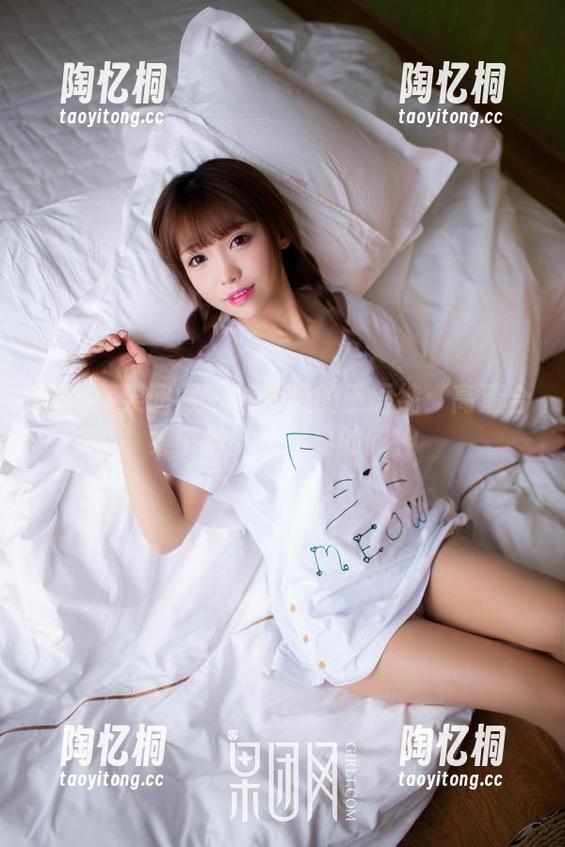 GIRLT果团网 - 泳池里的王语纯：高清合集中那一抹迷离的眼神