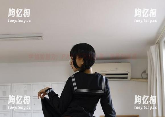 学姐的魅力：PAKI酱写真合集，含蓄的诱惑