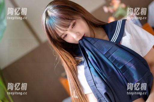 Seoyool(서율)Ready-微型比基尼：作品里她仿佛在说，‘大海就是我的舞台’，可我也想抢个镜！