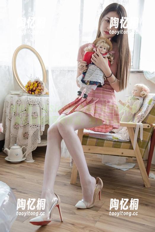 微密圈 - 当Sia不吃鱼遇上女友的网盘：那些隐藏的写真作品，惊喜无处不在！
