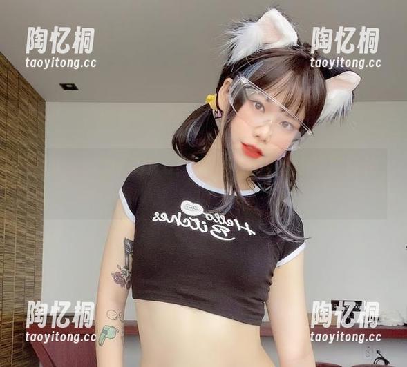短裤的魅力：Sira(시라)带我走进她的夏日秘境