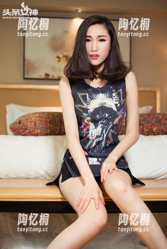 TouTiao头条女神 - 闹得像红色警报的李由美写真集，原图曝光引发争论