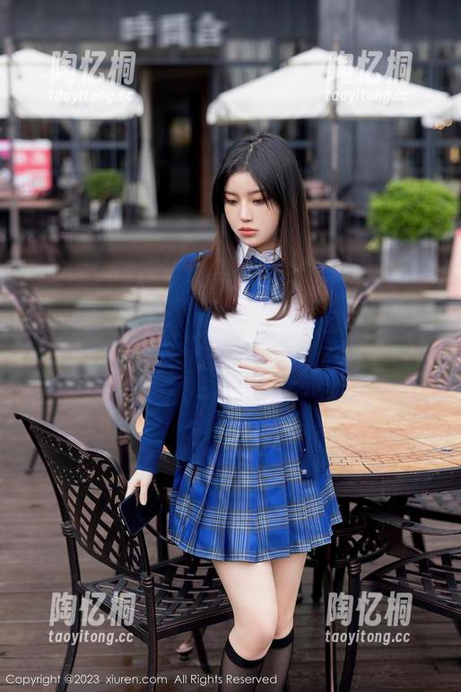 Xiuren秀人网-慧敏Vivi Xiuren秀人网 - 在线图集里的白色魔法:慧敏Vivi的每一帧都在悄悄诉说