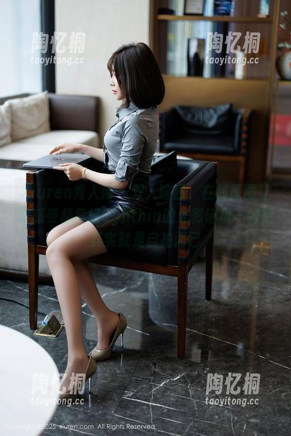 Xiuren秀人网-杨紫嫣Cynthia Xiuren秀人网 - 双人喧嚣,在线原图让你感受杨紫嫣Cynthia的光影碰撞—好吧其实就是自拍而已