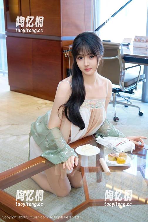 Xiuren秀人网 - 美桃酱的户外私房，感觉她的每一张图片都在跟我悄悄说话。
