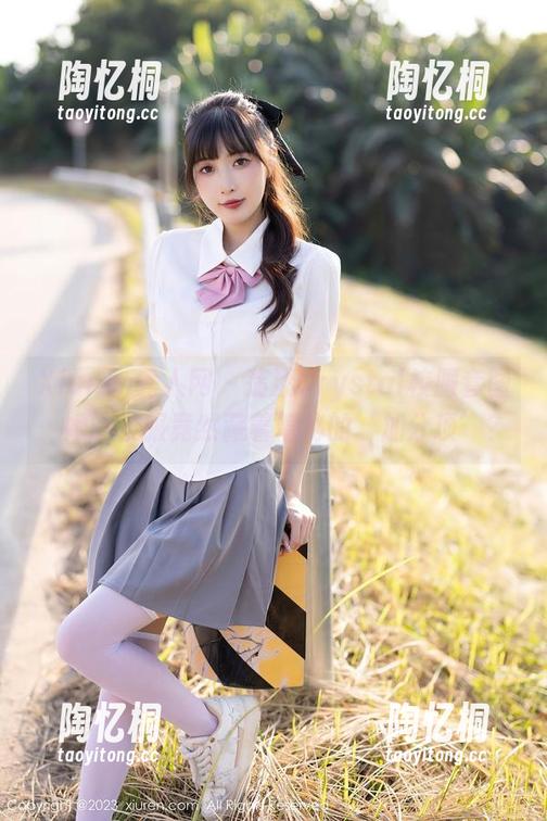 Xiuren秀人网 - 荡漾Crystal校服套图：她的校服竟然藏着隐秘的‘加分项’？