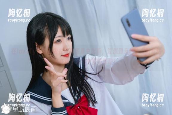 在lovely呆玄的内衣写真图集中徘徊，没想到我的小心脏竟然也在这个过程中慢慢悸动！