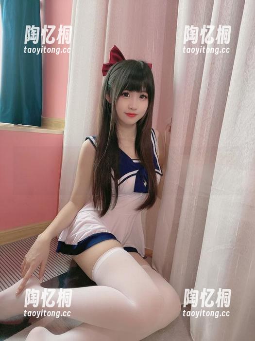 看！miko酱吖的女仆美图，谁能拒绝这样的目光交汇？
