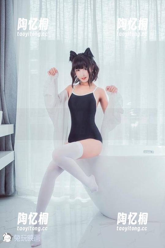 泳池里的三度69：最新美图，谁能抗拒这样的夏日诱惑？