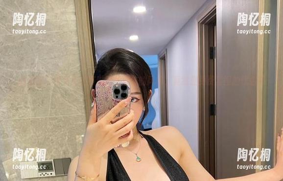 微密圈 - 不爱笑的赛琳黑丝连体的风格，竟然是免费套图的代名词？