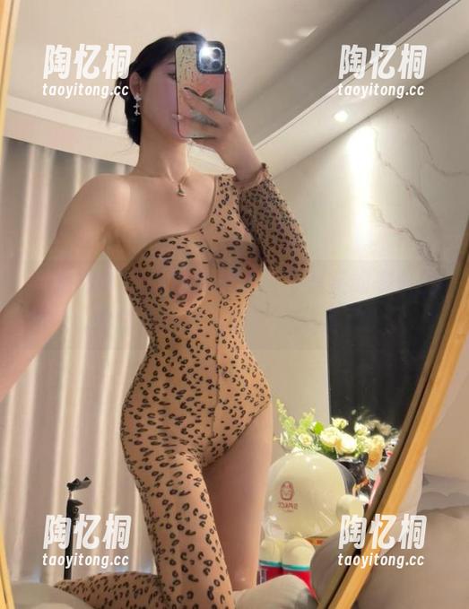 不爱笑的赛琳 微密圈 - 我的钱包哭了,不爱笑的赛琳的5.20付费作品合集真是又美又贵!