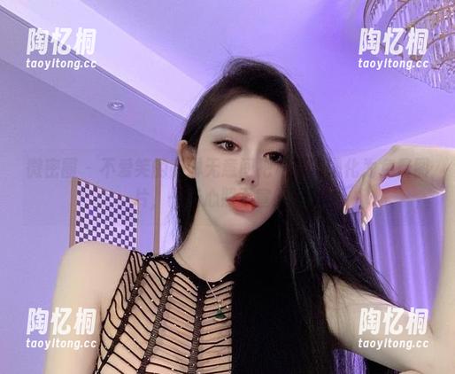 微密圈 - 不爱笑的赛琳无意间把私有浪漫化为免费图片，一场心照不宣的分享