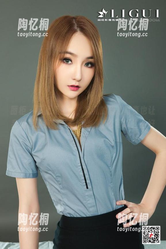 丽柜 - 不止是美图，允儿的甜心写真也让我反思了我的审美标准，怎么可以这么好？