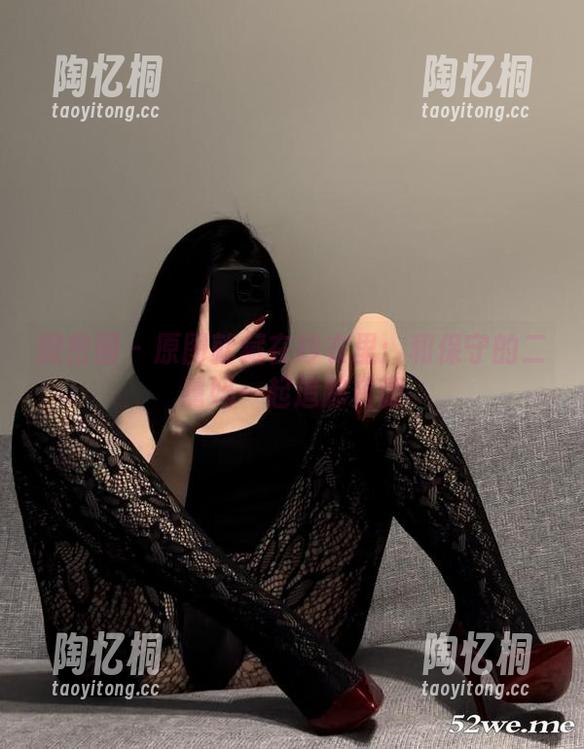 微密圈 - 原图就藏在纱衣里：和保守的二舅妈一起追踪资源