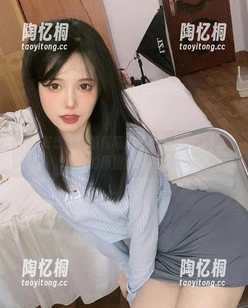 你绝对想不到倦倦喵的书包里藏着这些，免费的原图快来围观！