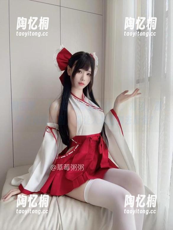 微密圈 - 十万口草莓粥粥图包：海边，那种悠闲的氛围，真让人想立刻去度假！