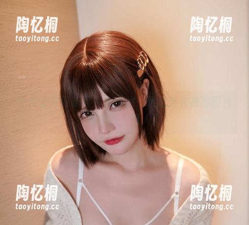 千夜未来最新照片大揭秘：蒂法连衣裙的图片竟然如此迷人！