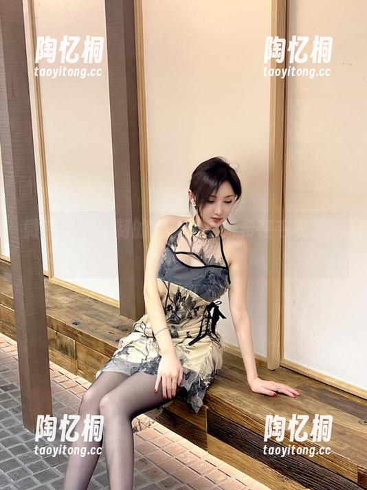 微密圈 - 定制的温暖：周妍希在毛衣里的自由心水