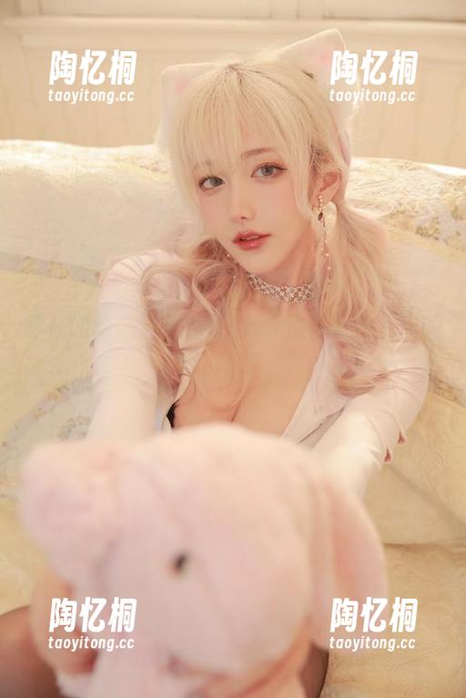 夏日的幻想，啾小妍Deer比基尼作品里的小确幸