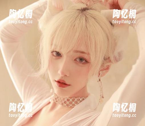 啾小妍Deer最新写真来袭，暗夜猫女教你如何优雅地“喵喵”！