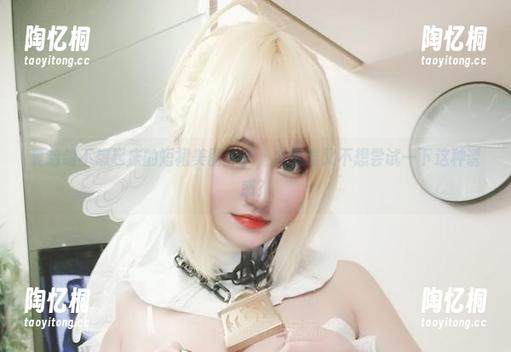 夏鸽鸽不想起床的短裙美图分享，今天谁又不想尝试一下这种诱惑？