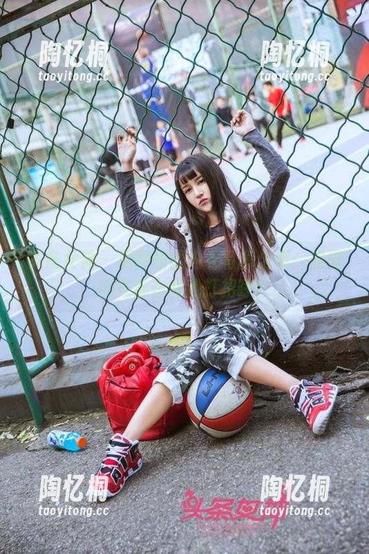 头条女神 - 周熙妍的内衣写真全集：感觉内衣都在和我打招呼！