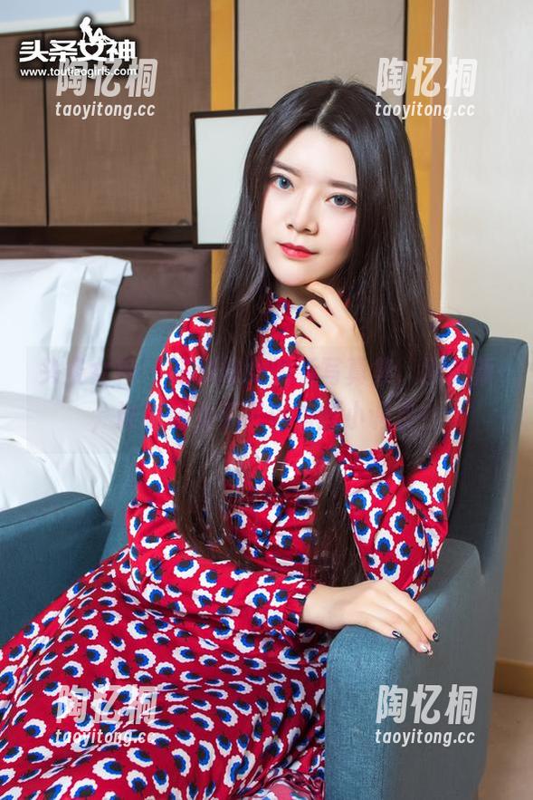 头条女神 - 筱溪修女的新写真集，刚更新，谁说修女不可以有些小调皮？