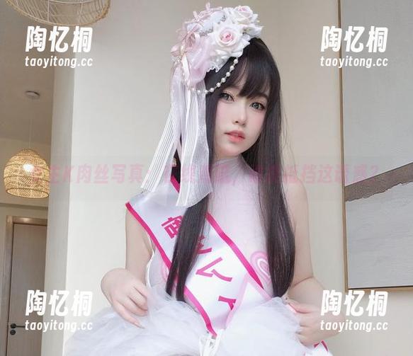女主K肉丝写真：在线潮流，谁能抵挡这诱惑？
