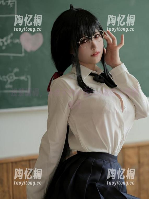 浅紫调调，小仓千代w在cos的路上慢慢变美