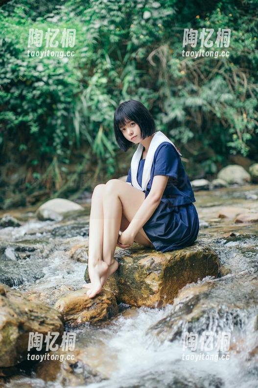 小野妹子w图集：当她遇上獒犬，那种温柔又有点野性的瞬间！