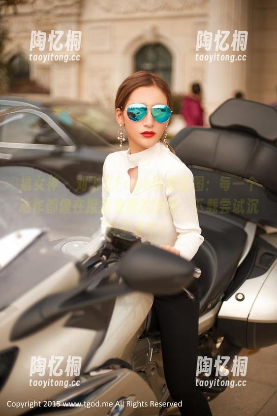 推女神 - 刘飞儿Faye瑜伽套图：每一个动作都像在撩拨着我的眼神，下载尝试沉醉于其中！