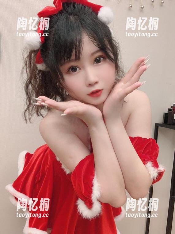 发现！原图背后的女仆馆长是依酱呀，混搭风格让人无法抗拒！