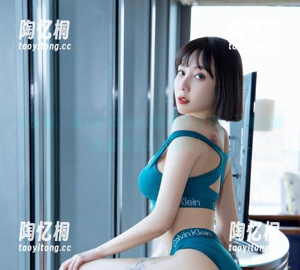 果儿Victoria 微密圈 - 果儿Victoria的吊带图包,下载后随时随地来点小清新!