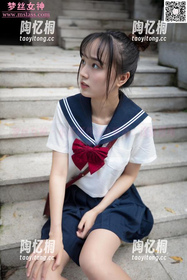 梦丝女神 - 小苏琪性感小嘴唇：这张原图太撩了吧