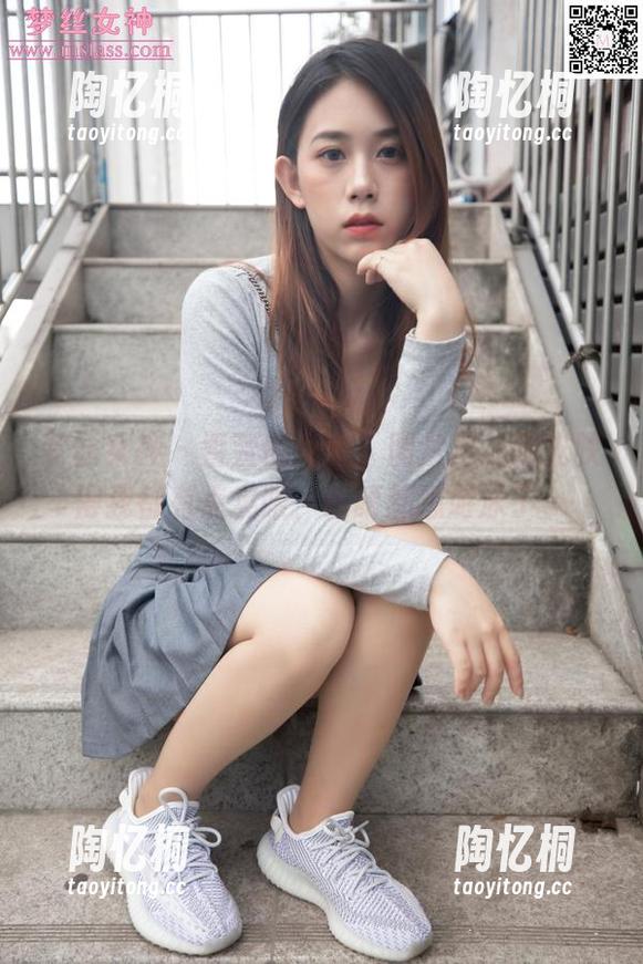 梦丝女神 - 香萱的泳衣，图片里的阳光映得我都有点晃眼，眼睛都想游泳了…