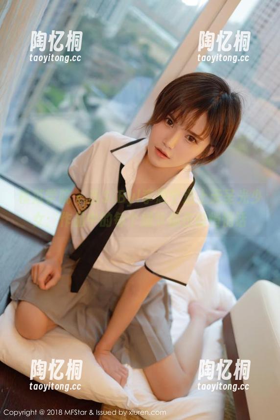 模范学院-SiByl李思宁 模范学院 - 当SiByl李思宁遇上无圣光少女:作品中的每个细节都在说悄悄话