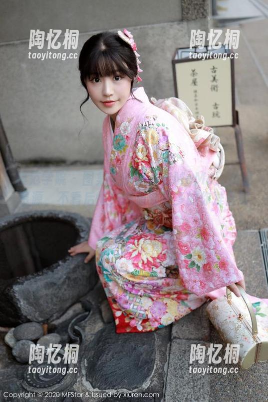 模范学院-伊小七MoMo 模范学院 - 图集中的伊小七MoMo:美足资源,不看后悔,想看看更多的你准备好了吗?