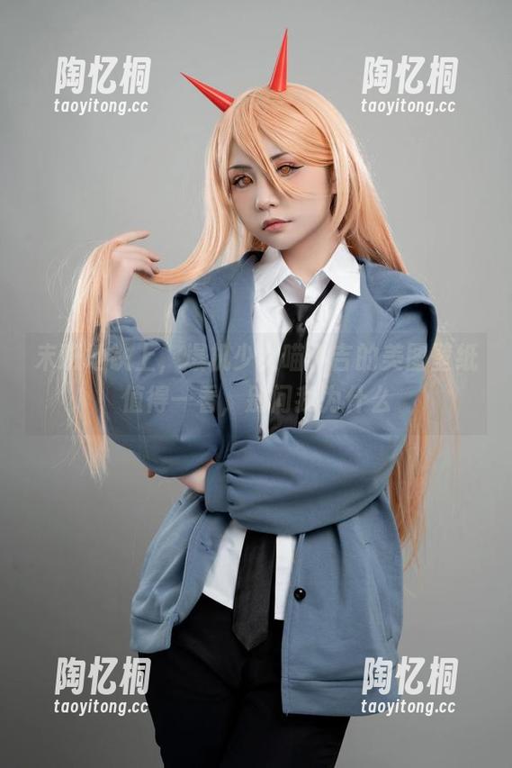 末班地铁上，爆机少女喵小吉的美图壁纸值得一看，别问我为什么