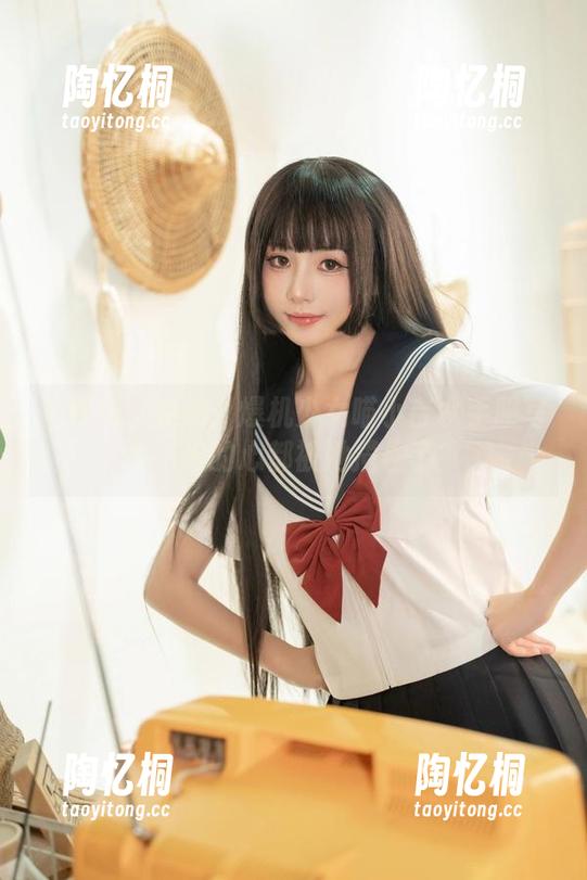 在线亲密接触：爆机少女喵小吉水手服写真，谁的心都被她揽住了？