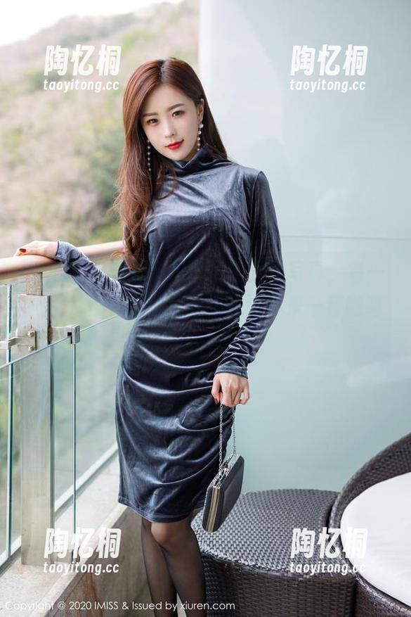 爱蜜社 - 逗逗doudou的女仆写真，每一张图片都在问‘我是不是该再来一杯咖啡’？