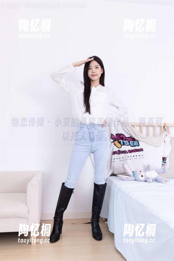 物恋传媒 - 小茶的高清美腿作品，简直可以把人看傻。