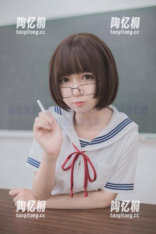福利来袭！跟随白金Saki一起探秘春日野穹的校服写真