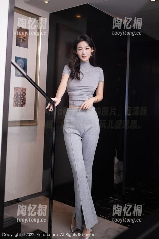 秀人网-Mila嘟嘟 秀人网 - Mila嘟嘟姐姐的图片,既清新又略带神秘,像是在跟我玩儿捉迷藏。