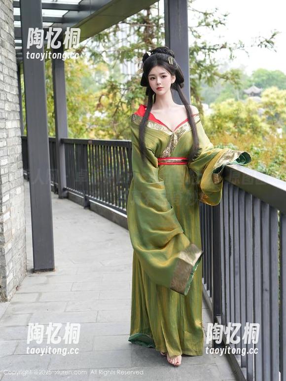 秀人网 - 卓芷伊EricA的自拍课：原图幽默多，写真有点奇妙！