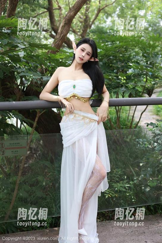 秀人网 - 奶芙乔乔的裤里丝套图：走进她的世界，恍若梦境般的奇妙！