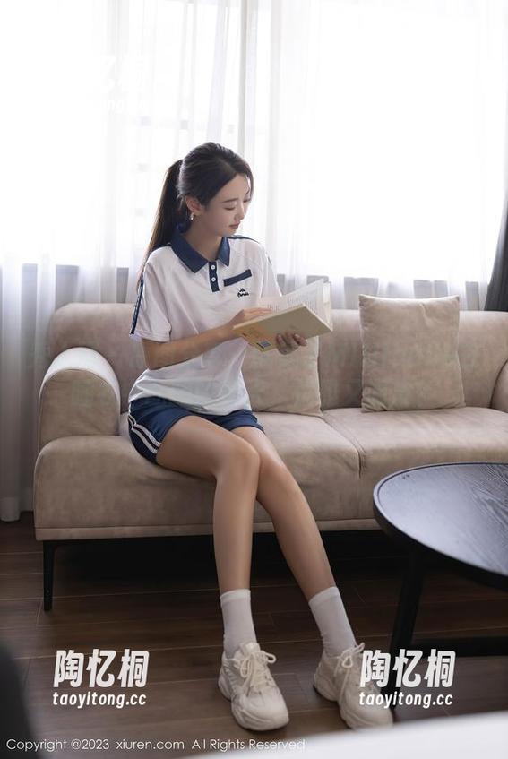 秀人网-糯美子MINIbabe 秀人网 - 原图分享:糯美子MINIbabe在睡衣中酝酿的春天,优雅又调皮?