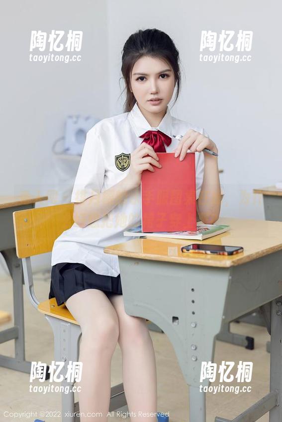 秀人网 - 绯月樱的水手服图集在线，为什么好想把她的裙子穿上啊？