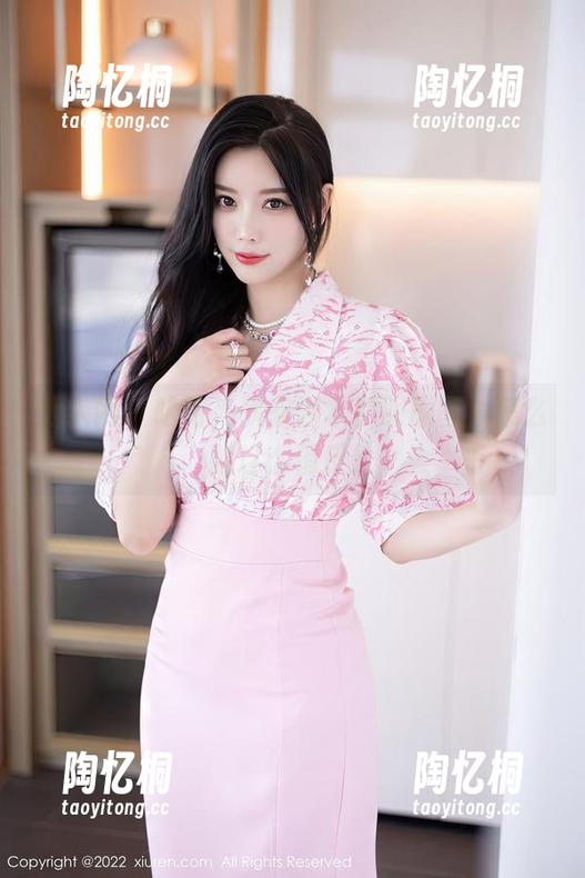 秀人网 - 哈哈，软软酱水手服原图，怎么能这么俏皮？